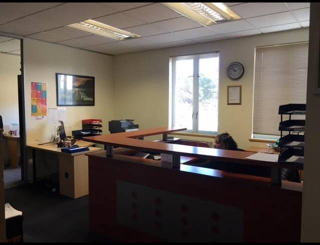 120M² OFFICE RENTED IN PINELANDS